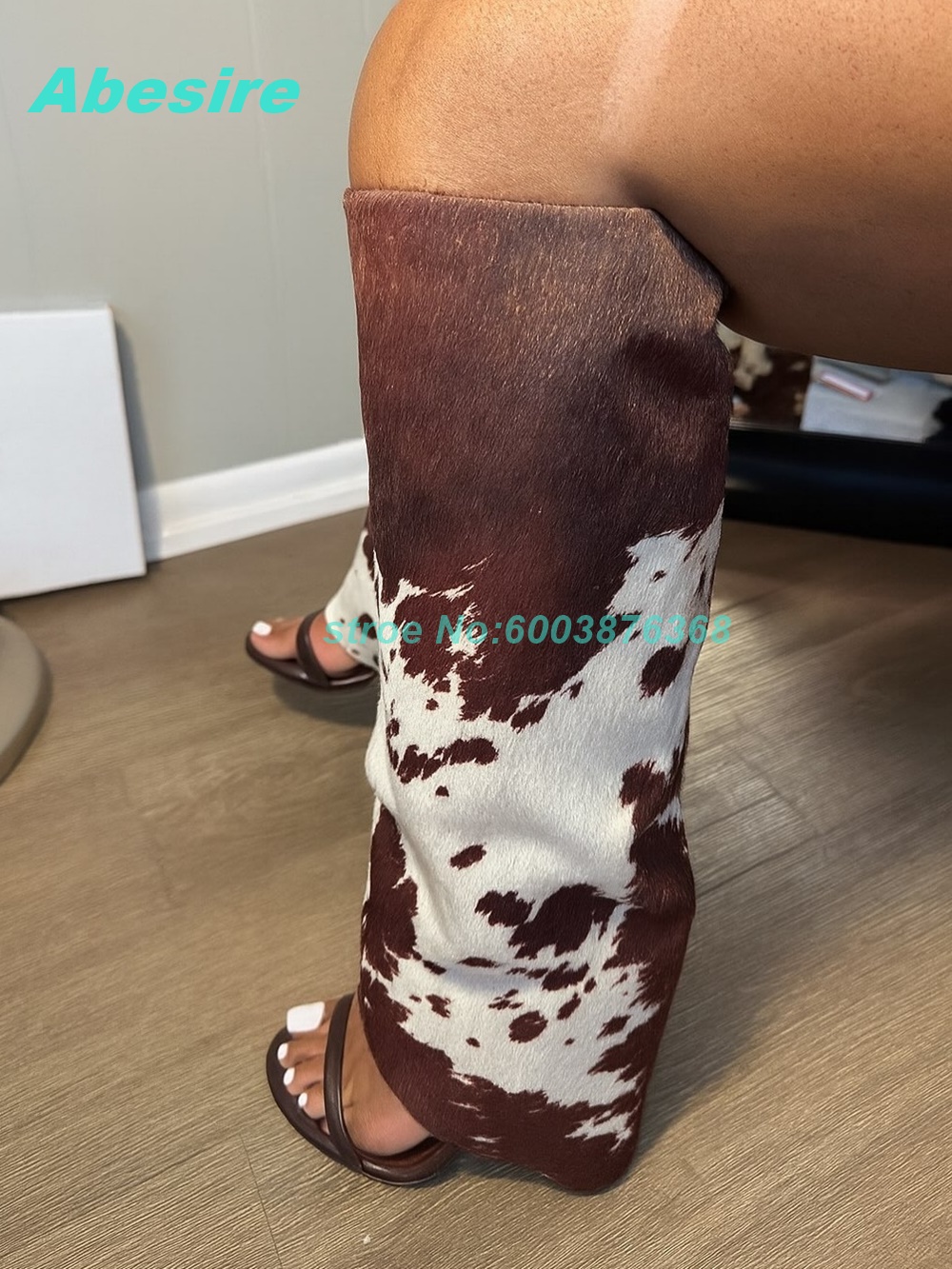Women Shoes Boots - 牛柄パッチワークスエードサンダルブーツオープントゥチャンキーヒールワンストラップシューズ女性用スパイシーガールズファッションショーシューズ新作2026