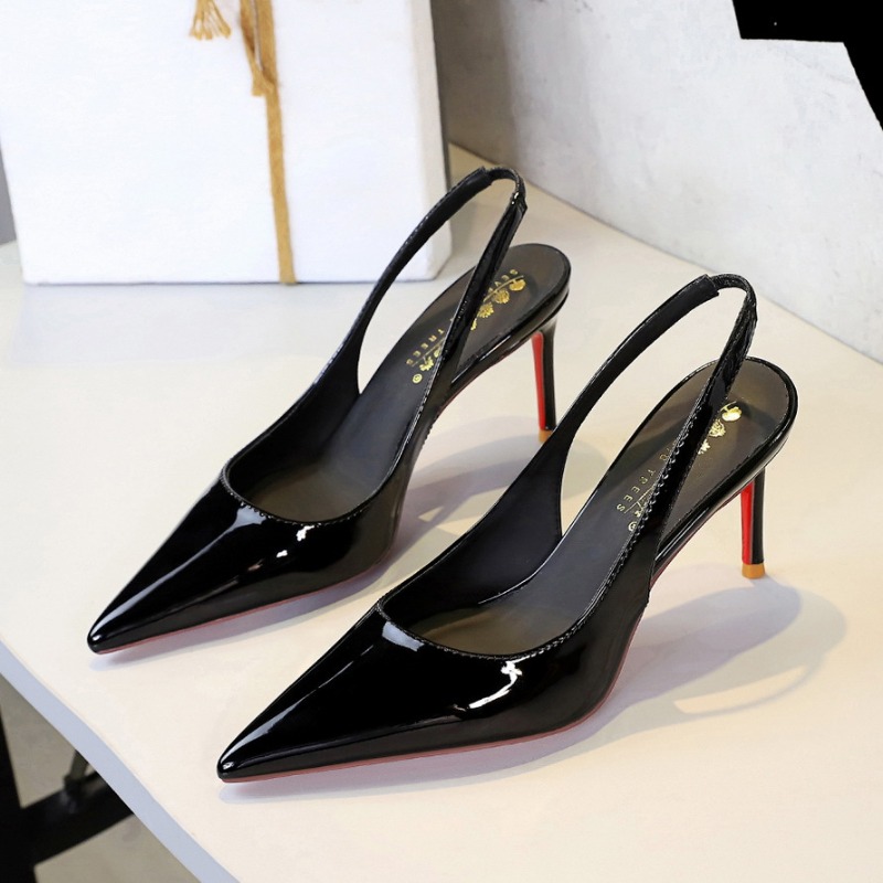 Patent Leather Pump - 新しいヨーロッパとアメリカの尖ったハイヒール、パテントレザーの後ろの細いヒール、ファッショナブルでシンプルな赤底の女性の靴