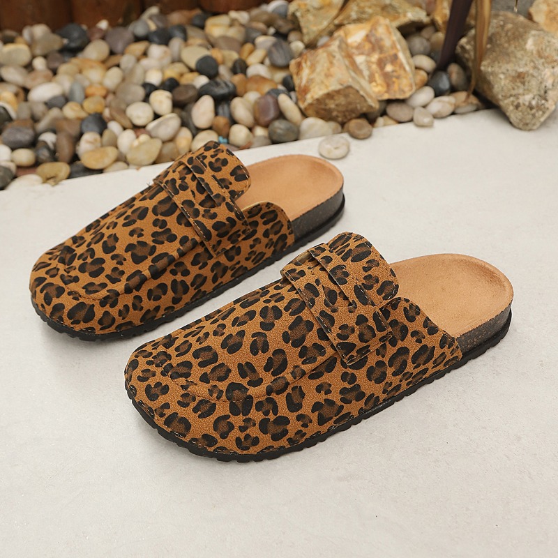 女性用レオパード柄スリッポンミュール、調節可能なストラップ付 - Slip On Mule Flat のレビューと価格