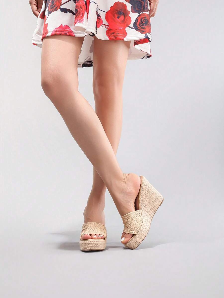 レディースローププラットフォームウェッジサンダル、織りストラ - Cork Wedge Sandal のレビューと価格