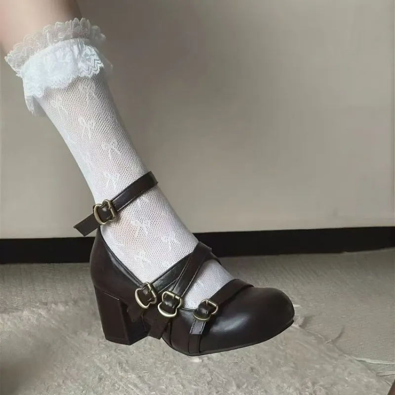 レディースチャンキーヒールメリージェーンパンプス、パテントレ - Patent Leather Pump のレビューと価格