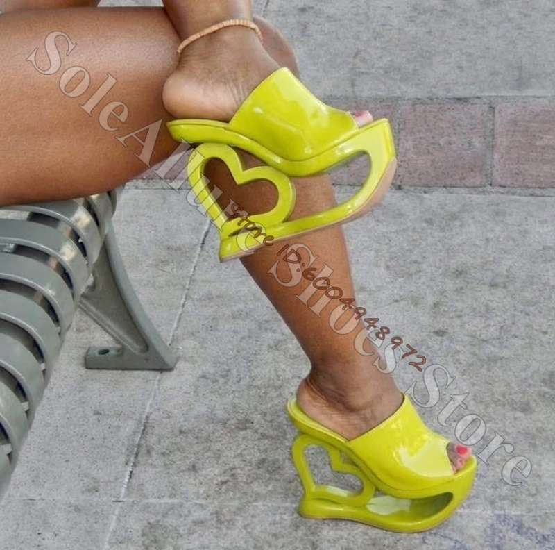 パテントレザー ハート型中空彫刻ウェッジプラットフォームスラ - Women'S Shoes Peep Toe のレビューと価格