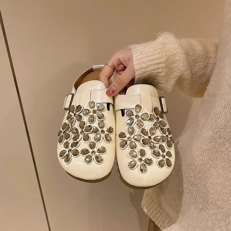 女性用花柄ラインストーンバックルストラップ付きクローズドトゥ - Slip On Mule Flat のレビューと価格
