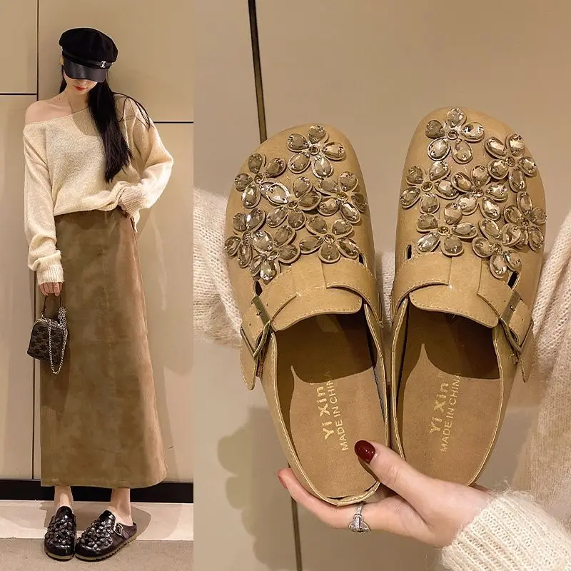 女性用花柄ラインストーンバックルストラップ付きクローズドトゥ - Slip On Mule Flat のレビューと価格