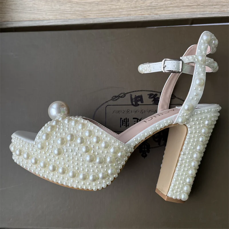 高級ブランドの女性の靴完全手作りパール厚いヒールサンダル結婚 - Women Shoes Luxury Brand のレビューと価格