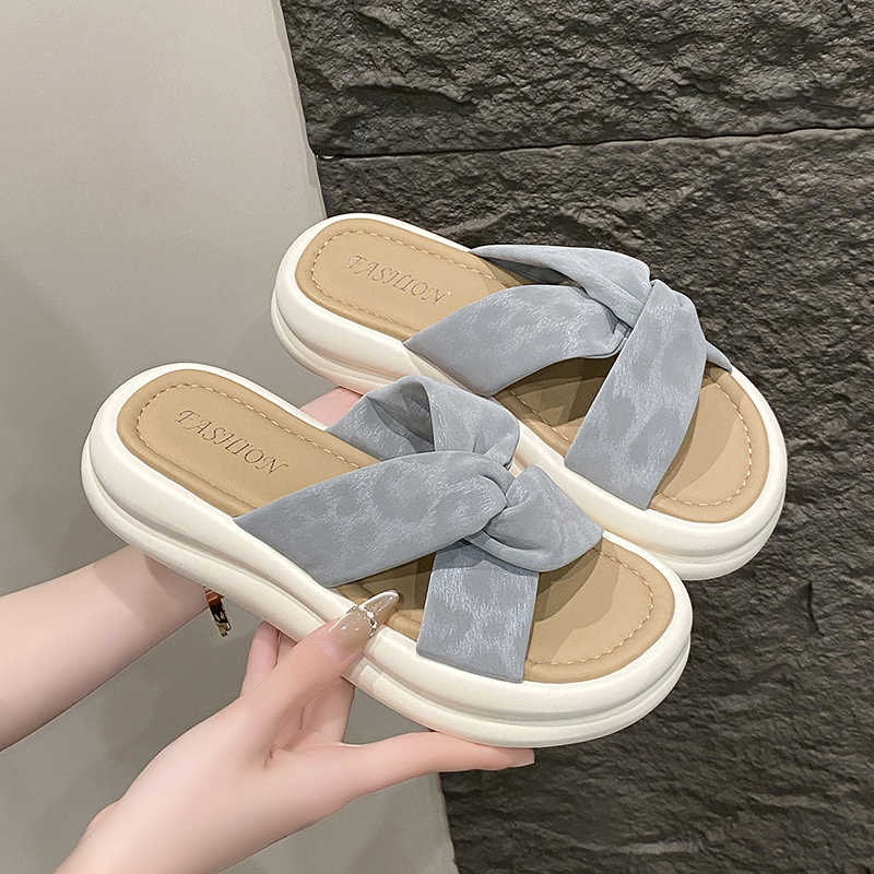 滑りにくい夏用スリッパ レディースサマースニーカーシューズ  - Women Shoes Sale のレビューと価格