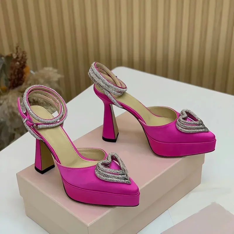 プラットフォームクリスタル愛の装飾サンダルセクシーなポインテ - Metallic Heel Sandal のレビューと価格