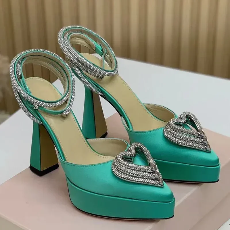 プラットフォームクリスタル愛の装飾サンダルセクシーなポインテ - Metallic Heel Sandal のレビューと価格